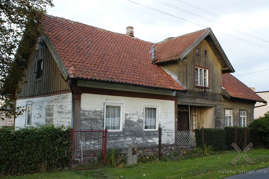 Dom z wgłębnym podcieniem w Królewie