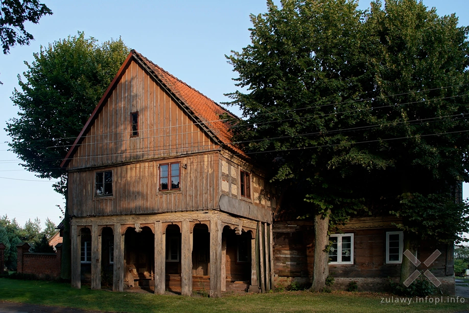 Dom podcieniowy w Nowej Cerkwi