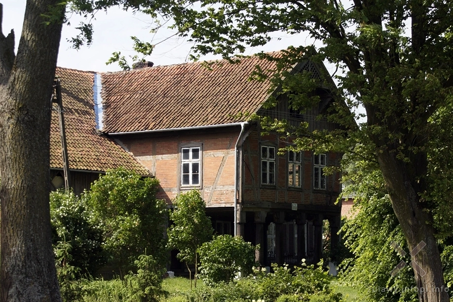 Dom podcieniowy w Lasowicach Wielkich