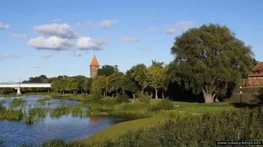 Most kolejowy i Baszta Maślankowa.