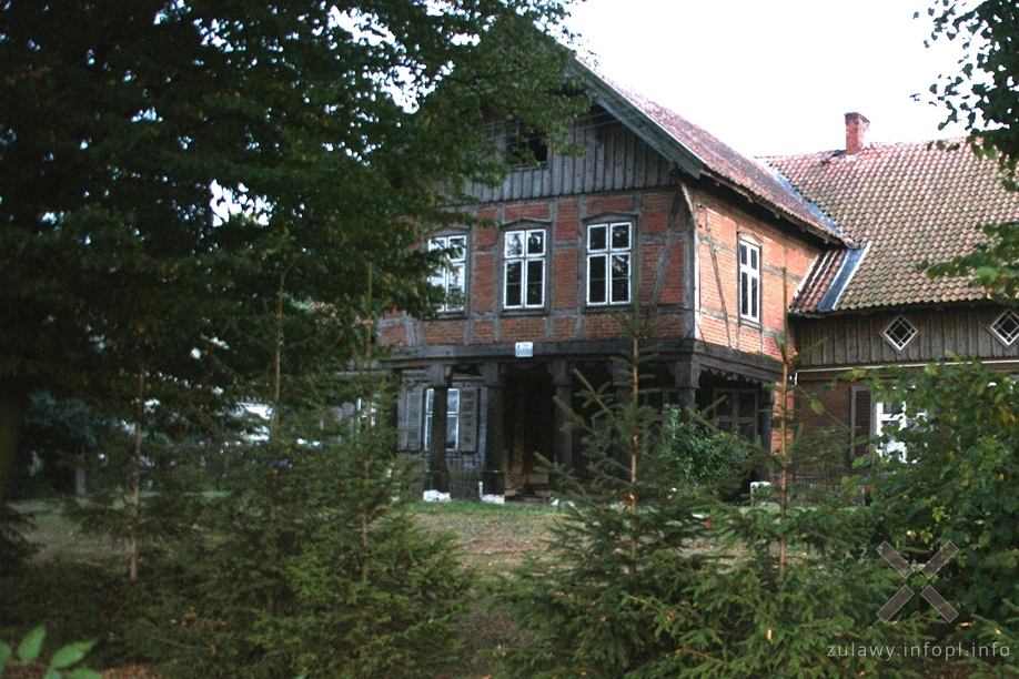 Dom podcieniowy w Lasowicach Wielkich