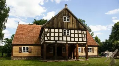 Dom podcieniowy w Żelichowie/Cyganku z 1843 r. przeniesiony z Jelonek, renowacja- 2010 r.