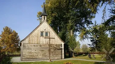 Unikalny, jedyny na Żuławach drewniany, XVIII-wieczny kościół (pierwotnie ewangelicki) pw. M. B. Częstochowskiej w Palczewie