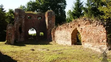 Ruina gotyckiego kościoła w Wocławach, spalony w 1945 r.