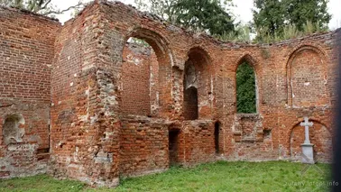 Ruina kościoła gotyckiego w Borętach