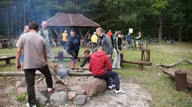 Ognisko w leśniczówce Wilki.