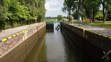 Stopień wodny Rakowiec- śluza komorowa.