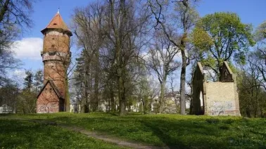 Cmentarz i wieża ciśnień w Sztumie