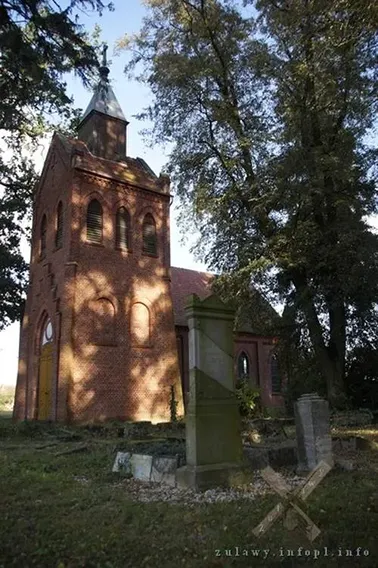 Rozgart- stela, dzwonnica i kościół