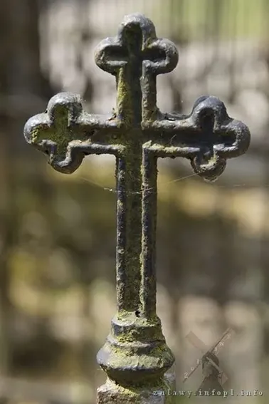 Fragment ogrodzenia kwatery grobowej na cmentarzu przykościelnym w Myszewie