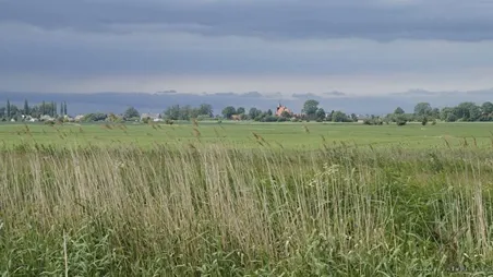 Nad Świętą, widok na Tuję