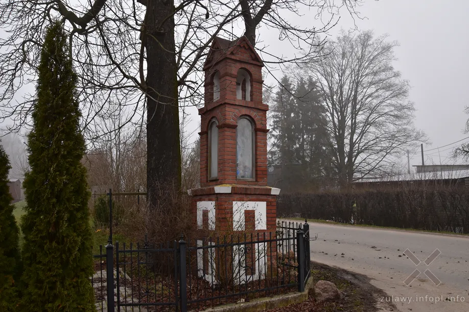 Przydrożna kapliczka w Małej Słońcy