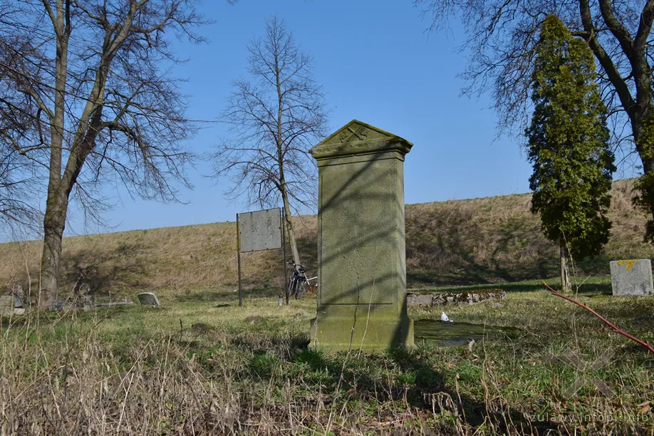 Cmentarz mennonicki w Małych Walichnowach