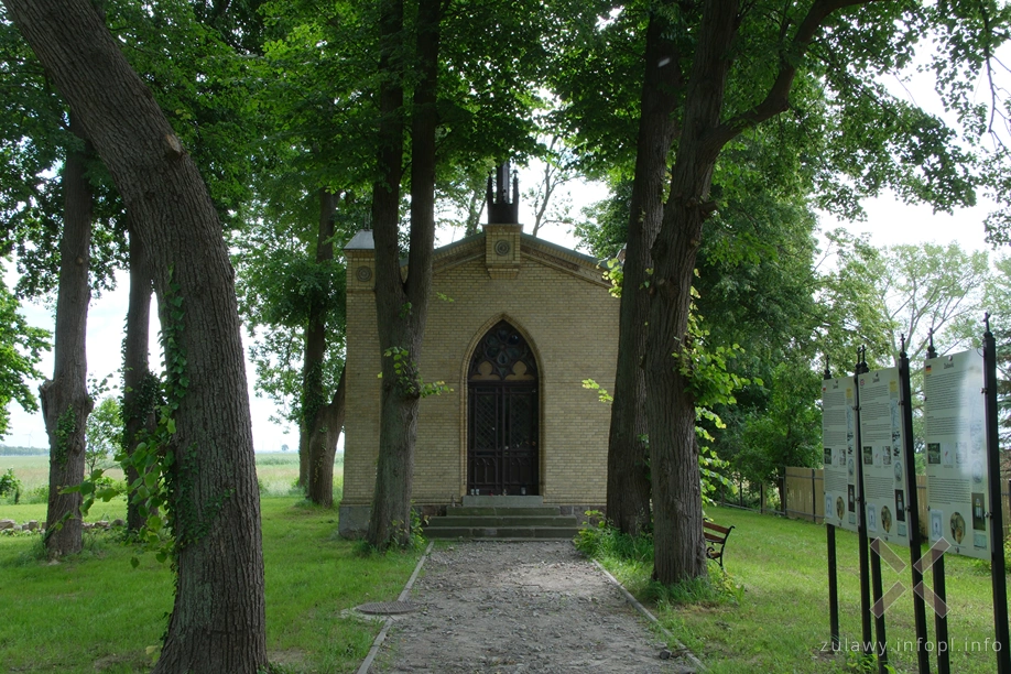 Kaplica na cmentarzu w Żuławkach Kaplica na cmentarzu w Żuławkach