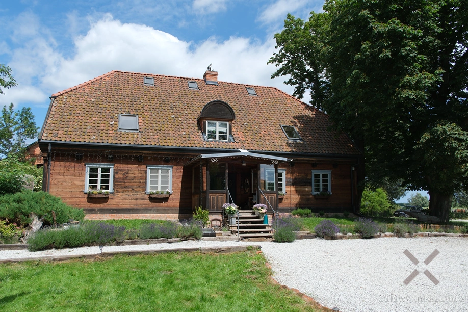 Kaplica na cmentarzu w Żuławkach Kaplica na cmentarzu w Żuławkach