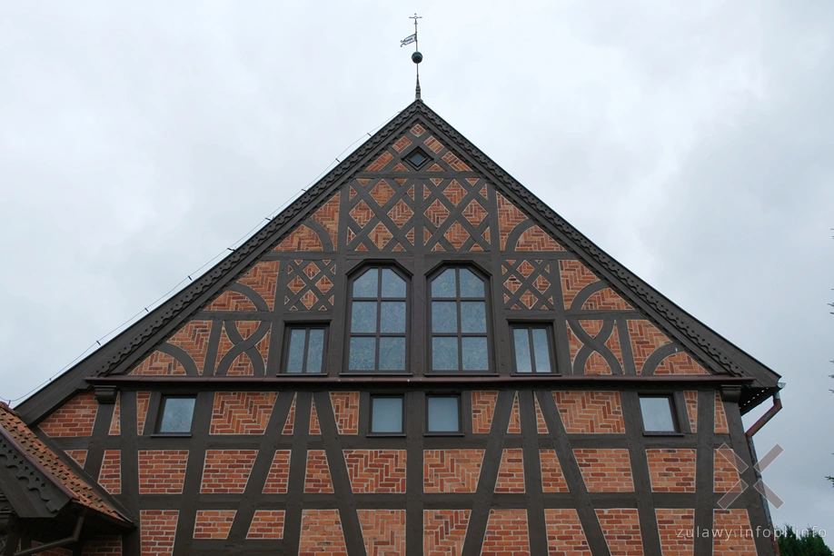 Kościół pw. bł. Doroty z Mątów w Elblągu, szczyt wschodni- rekonstrukcja 1983 r. Kościół pw. bł. Doroty z Mątów w Elblągu, szczyt wschodni- rekonstrukcja 1983 r.