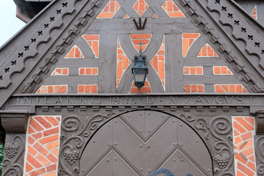 Kościół pw. bł. Doroty z Mątów w Elblągu- detal zamiennika przedsionka, którego oryginał znajduje się w Malborku- rekonstrukcja 1983 r. Kościół pw. bł. Doroty z Mątów w Elblągu- detal zamiennika przedsionka, którego oryginał znajduje się w Malborku- rekonstrukcja 1983 r.